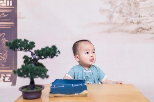 佛山宝宝摔到头第五天吐了